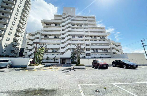 三郷パークマンション　尾張旭市東栄町4丁目の外観|名鉄瀬戸線【三郷駅】まで徒歩8分です。イトーヨーカドーまで車で7分です。近くにコンビニ・ドラッグストアがあります。