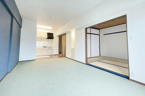 三郷パークマンション　尾張旭市東栄町4丁目の居間・リビング|約2年前に室内リフォームしてあります。手入れも行き届いています。気持ちよく住み始めていただけると思います。