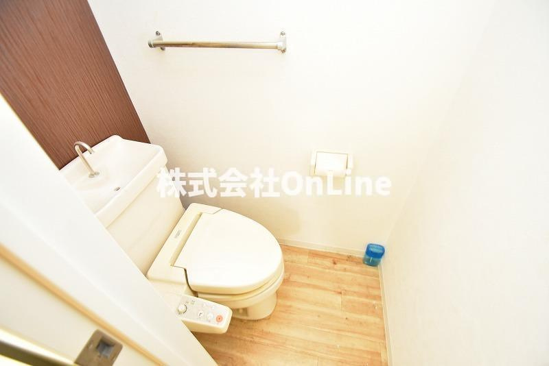 八尾市郡川５丁目のアパートのトイレ