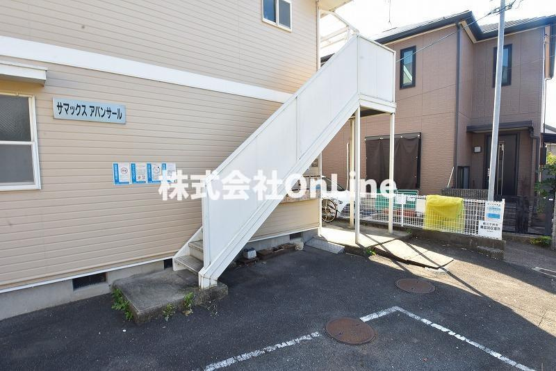 八尾市郡川５丁目のアパートのエントランス