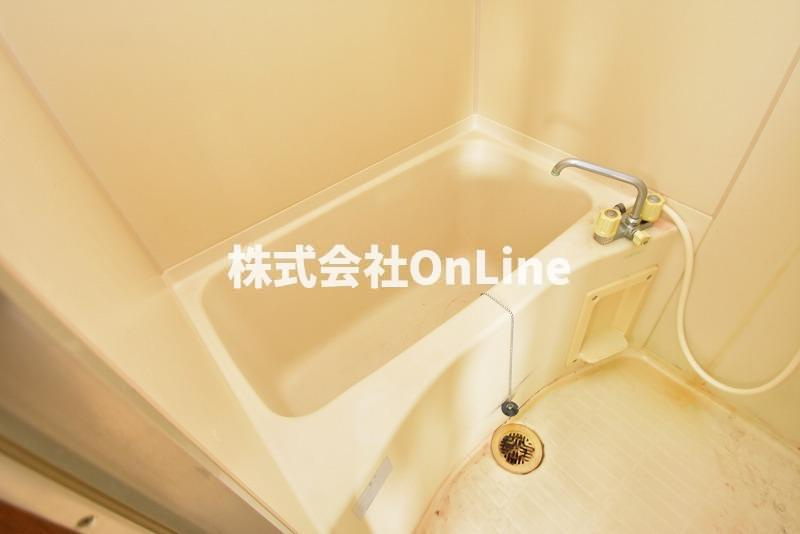 八尾市郡川５丁目のアパートの浴室