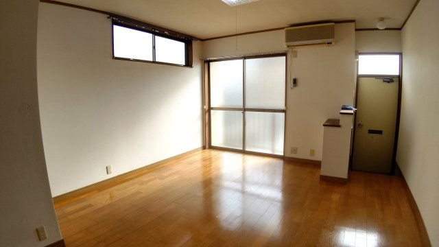 ハイツサントピアの居間・リビング