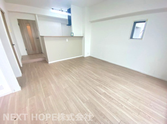【居間・リビング】 | パレ新伊丹 | LDKは約13帖です♪室内は令和６年９月リフォーム済みです♪お待たせ無しで即ご入居していただけます！ぜひ現地をご覧ください♪お気軽にネクストホープ不動産販売までお問い合わせを！！