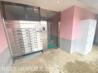 【設備】 | パレ新伊丹 | 宅配BOX完備です♪お留守の時も荷物が受け取れます！！