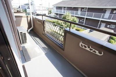 【バルコニー】 | クリアヴィレッジＥ | 外からの目が気にならないバルコニーで洗濯物が干せます