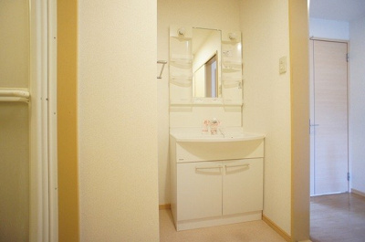 【洗面所】 | クリアヴィレッジＥ | 脱衣スペースもあります