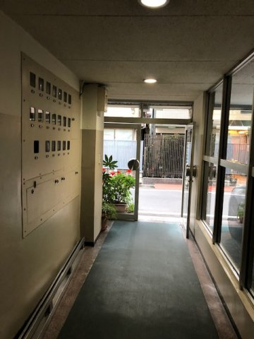 大洋ビルのロビー