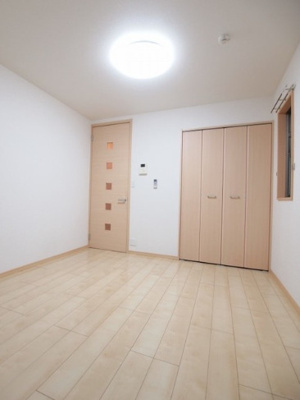 【内装】 | エクルベージュ入増