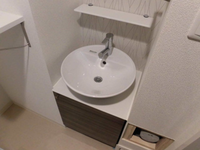 【洗面所】 | エスリード新大阪グランファースト | 独立洗面台なので忙しい朝も広々と使えますね