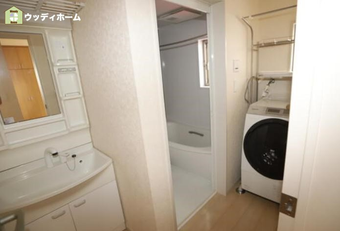 川口市上青木西1丁目　中古一戸建ての独立洗面台