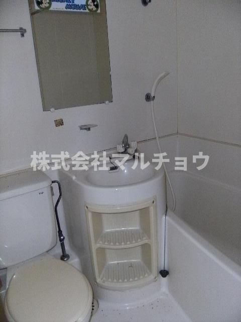 ダイケンハイツのトイレ|落ち着いた色調のトイレです