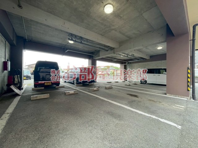 第三コーポ江頭の駐車場|車をお持ちの方に嬉しい駐車場付きの物件です