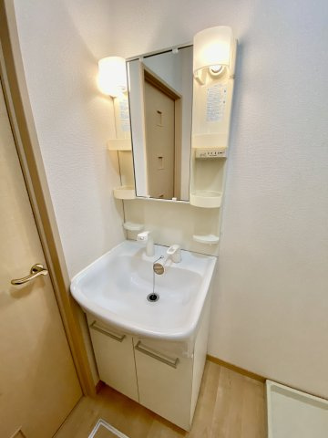 リプルス浜の宮Ⅱ　Ｂ棟の独立洗面台