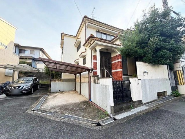 妙見坂４丁目　中古一戸建ての駐車場|カーポート付き駐車場
■物件内覧・資金計画相談・住宅ローン相談、リフォーム相談、お問合せ受付中■
※当日・翌日のご内覧、ご相談はお電話でのお問合せがスムーズです！