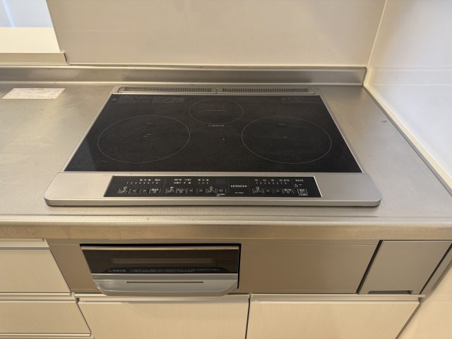 ベルウッド八街Ⅲのキッチン|グリル付きIHコンロ