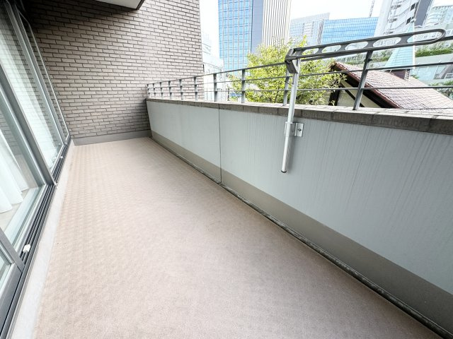 グラン・ブルー高輪アドニスA棟のバルコニー