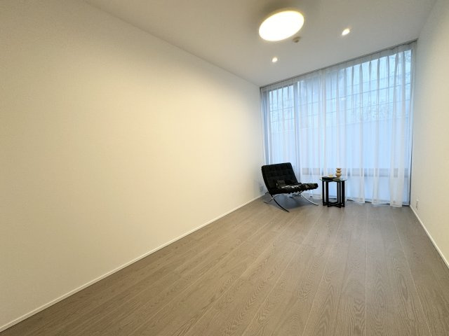 グラン・ブルー高輪アドニスA棟の洋室