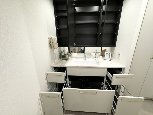 グラン・ブルー高輪アドニスA棟の収納