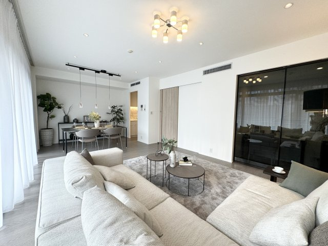 グラン・ブルー高輪アドニスA棟の居間・リビング