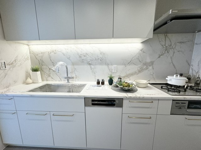 グラン・ブルー高輪アドニスA棟のキッチン