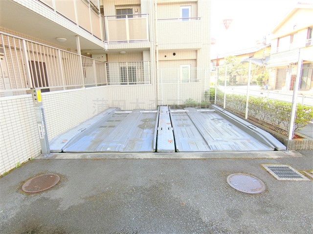 クリオ多摩川ラ・モードの駐車場|敷地内駐車場　空き状況等詳細はお問合せください。