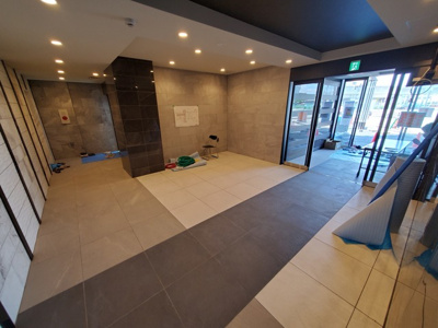 【エントランス】 | プロヴィスタ新大阪イーストゲート | きれいなエントランスロビーです