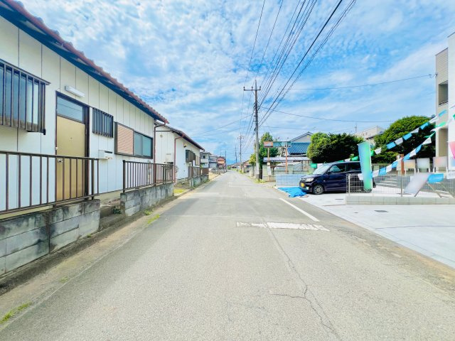 前橋市朝倉町4丁目の前面道路含む現地写真|車の通りも少ないので、駐車も楽々♪