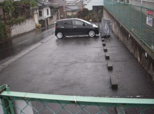 サンアベニュー池田２の駐車場|敷地内駐車場