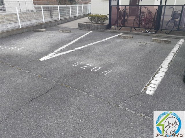 エスポワールドミールBの駐車場|駐車場があるので、車を買う予定の方も安心です