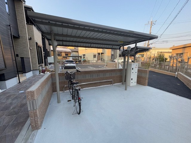 プロムナードⅡの駐車場