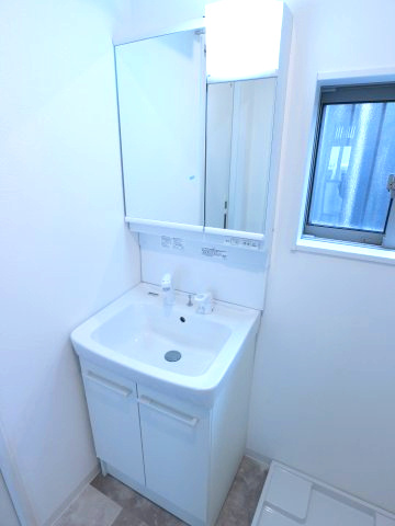 井の頭戸建の独立洗面台