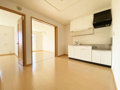 【居間・リビング】 | コートジュネス　Ⅱ | ※同物件、別のお部屋の写真です