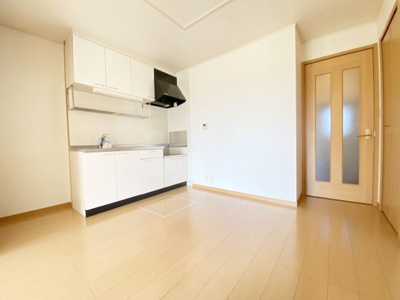 【居間・リビング】 | コートジュネス　Ⅱ | ※同物件、別のお部屋の写真です