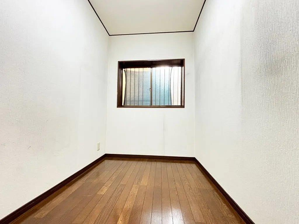 私部西１丁目　中古一戸建てのその他共用部分|納戸3.75帖
■物件内覧・資金計画相談・住宅ローン相談、リフォーム相談、お問合せ受付中■
※当日・翌日のご内覧、ご相談はお電話でのお問合せがスムーズです！