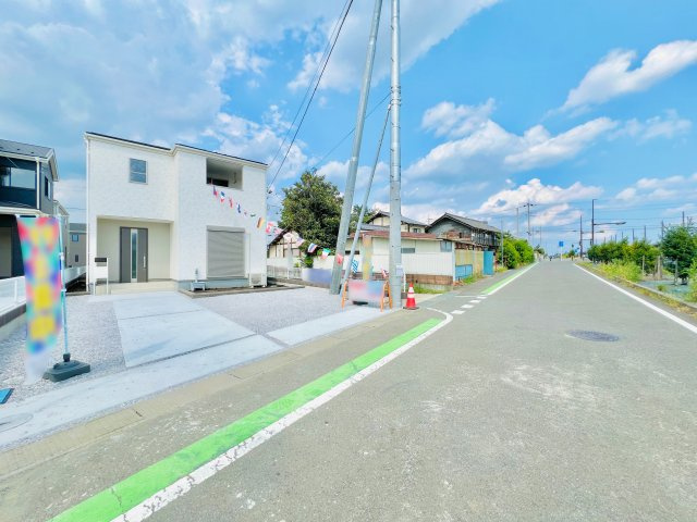 高崎吉井町塩川の前面道路含む現地写真|車の通りも少なく駐車も楽々♪