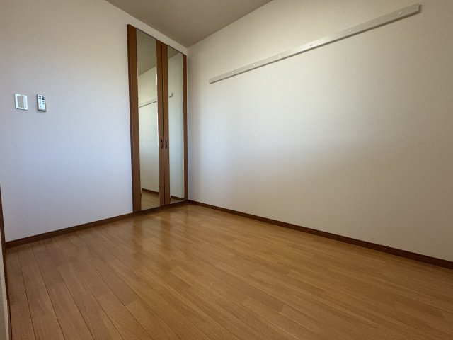 フィールドコート たつざわの洋室