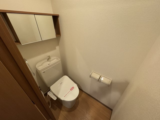 フィールドコート たつざわのトイレ|シャワー付き暖房便座