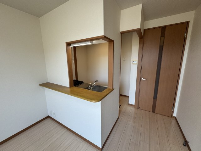 フィールドコート たつざわの内装|カウンターキッチン