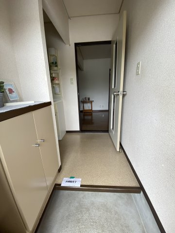 ハイツリバーBの玄関