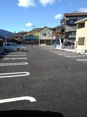 モンテルシールⅡＢの駐車場