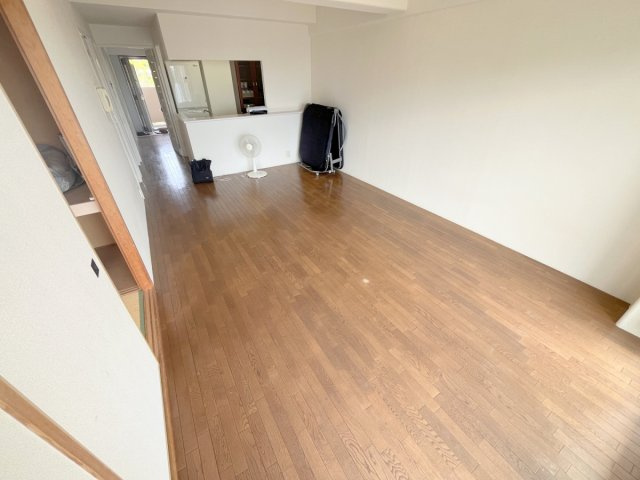 【居間・リビング】 | ジャルダン宝塚中山台弐番館B棟