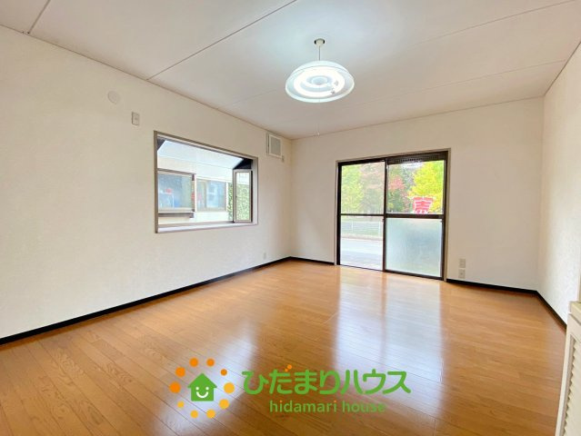 加須市騎西　中古一戸建ての居間・リビング