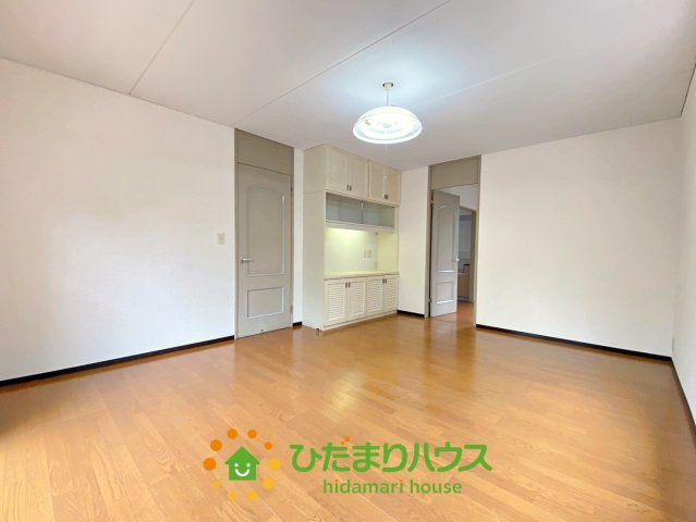 加須市騎西　中古一戸建ての居間・リビング