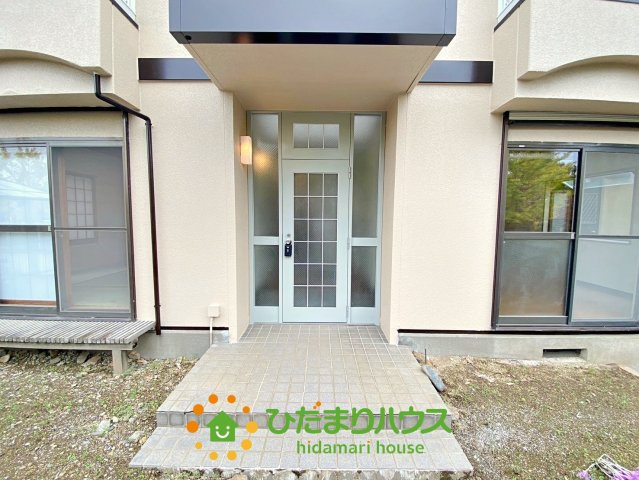 加須市騎西　中古一戸建ての玄関