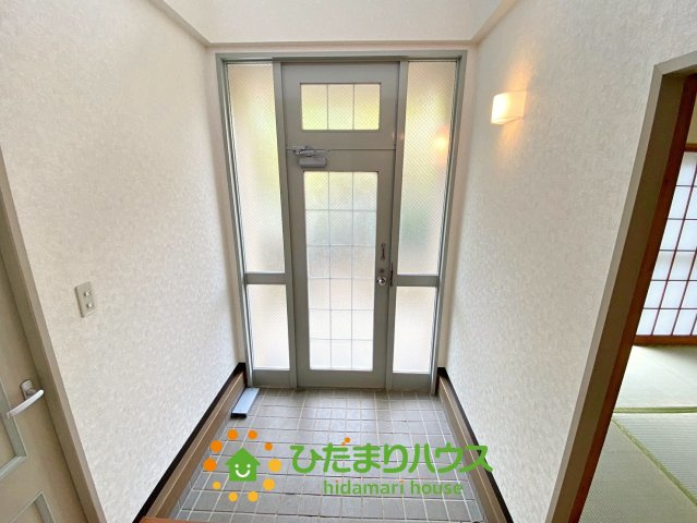 加須市騎西　中古一戸建ての玄関