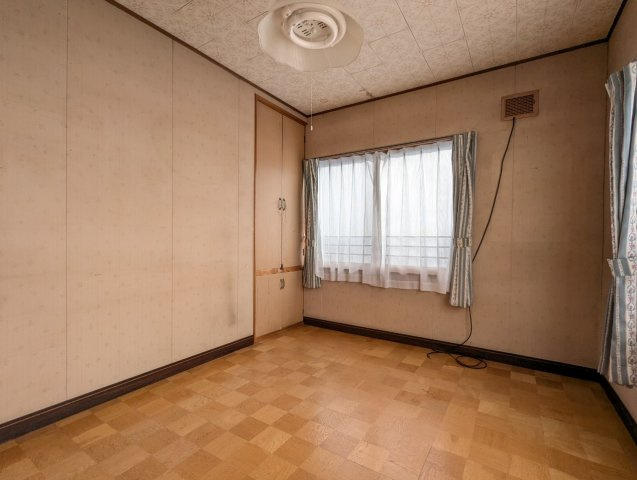 桜ヶ岡6丁目　中古住宅の洋室