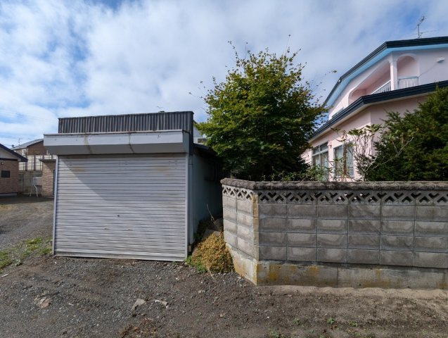 桜ヶ岡6丁目　中古住宅の駐車場