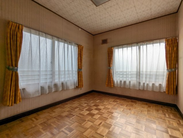 桜ヶ岡6丁目　中古住宅の洋室