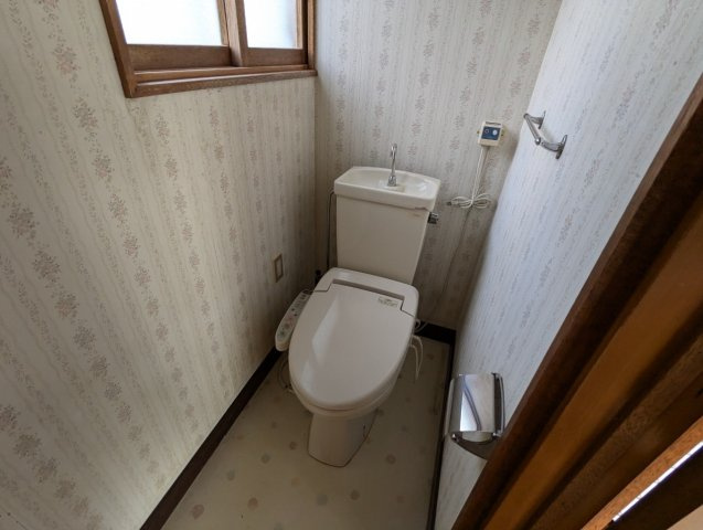 桜ヶ岡6丁目　中古住宅のトイレ