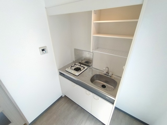 神戸市須磨区飛松町４丁目の賃貸マンションのキッチン|システムキッチン（ガス1口）